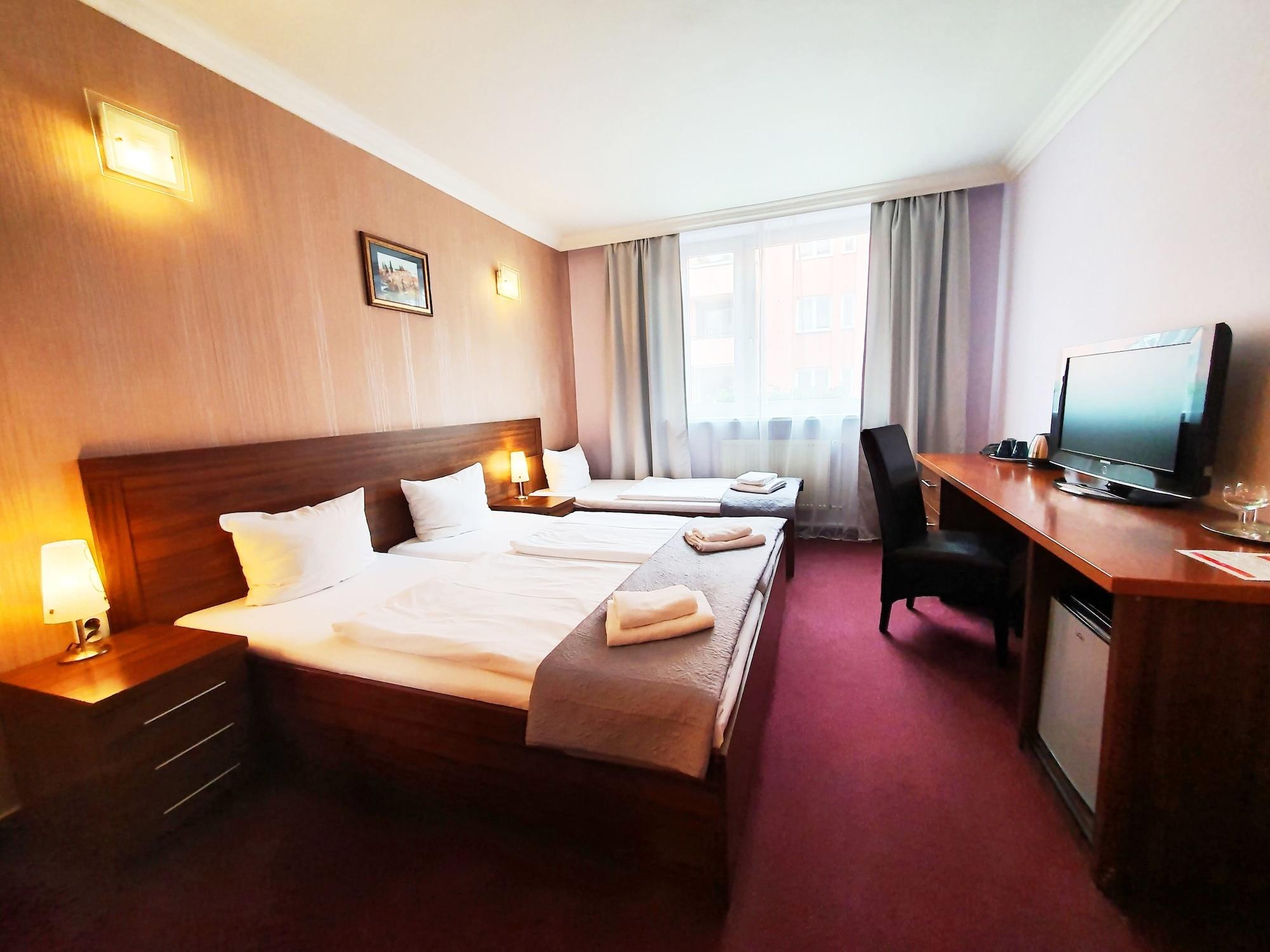 Relax Inn Praha Bagian luar foto